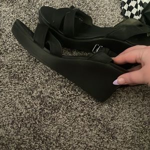 GUC Crocs wedges sz 9